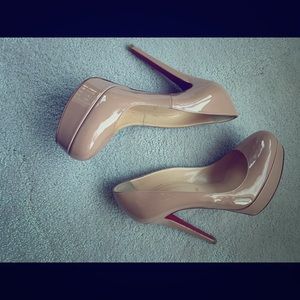 Christian Louboutin nude pump